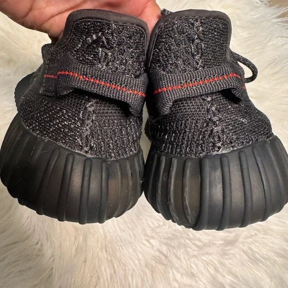 Sleek Black Knit Men's Sneakers - Picture 10 of 12